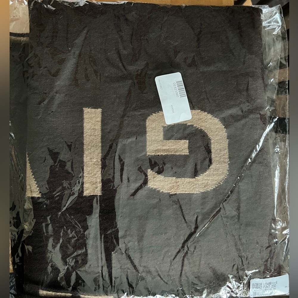 NWT Givenchy 4G double sided scarf